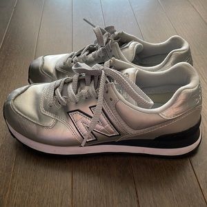 Excellent condition! New Balance 574